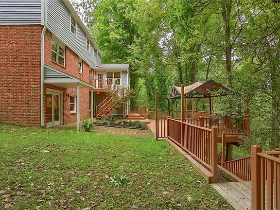 4th image of 2556 Glenwood Dr