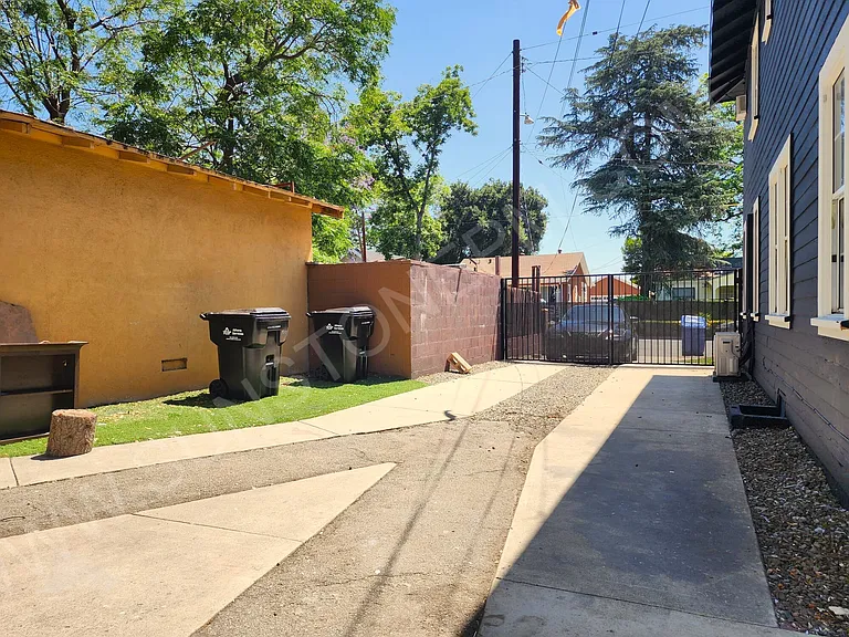 975 N Eleanor St — Photo 25