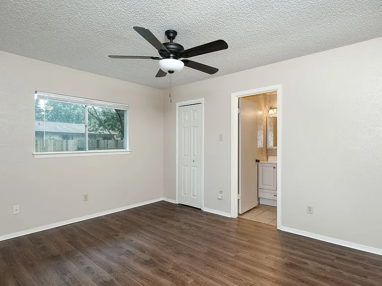 10419 Firethorn Ln — Photo 6