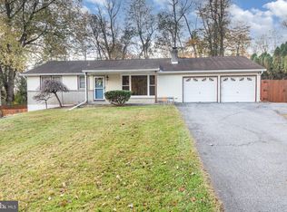 524 Ellencroft Rd, Lewisberry, PA 17339