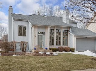 844 High Gate Crse, Glen Ellyn, IL