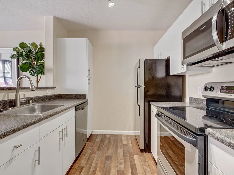Rafael Town Center Apartments — Photo 7