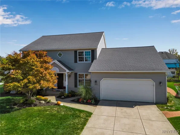 6141 Shamrock Ln, East Amherst, NY 14051