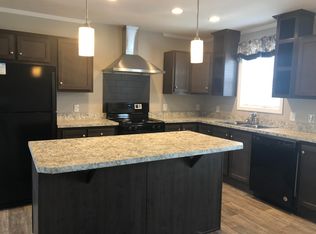 59593 Susan Ln E, New Haven, MI 48048