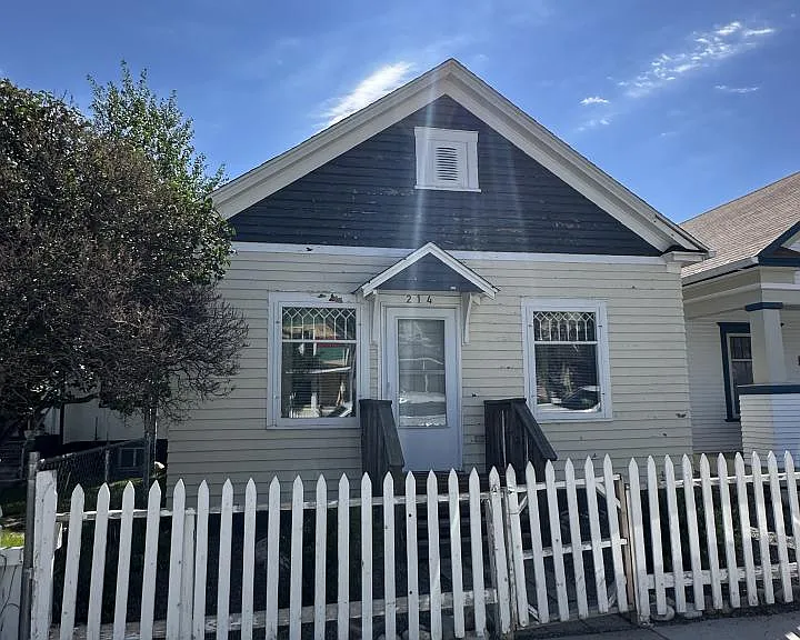 214 Broadway Ave S — Photo 1