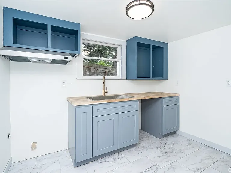 219 NE Washington Ave #3 — Photo 7