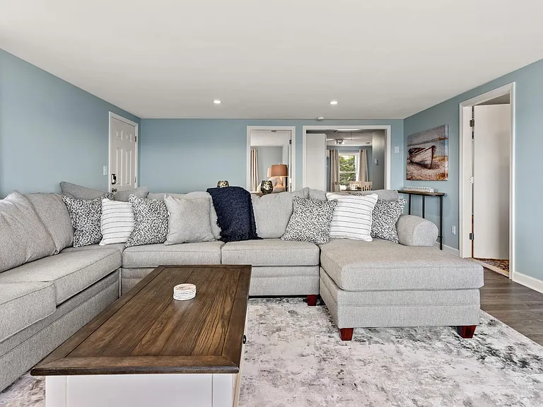 911 Ocean Blvd #10 — Photo 13