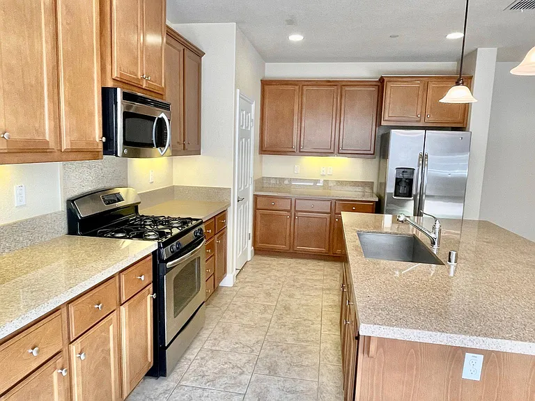 1736 Parkway Dr N — Photo 8