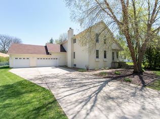 211 Maple St, Lindenwood, IL 61049