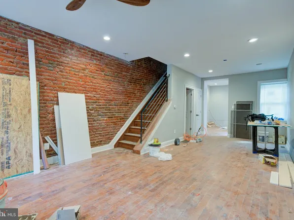 2463 Amber St, Philadelphia, PA 19125