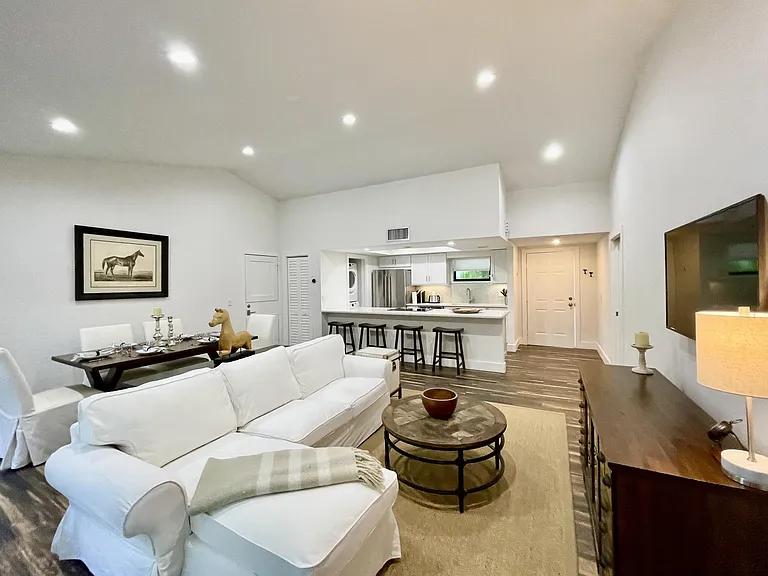 11863 Wimbledon Cir #546 — Photo 8