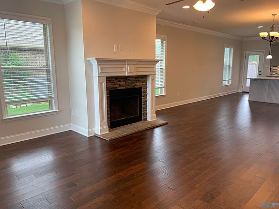 3rd image of 184 Summer Pointe Ln