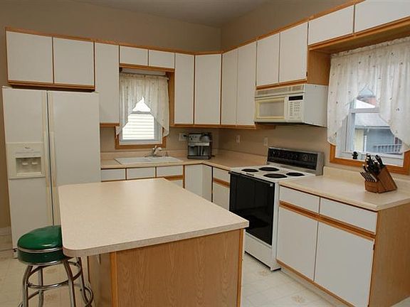 5th image of 2264 Jefferson Ave
