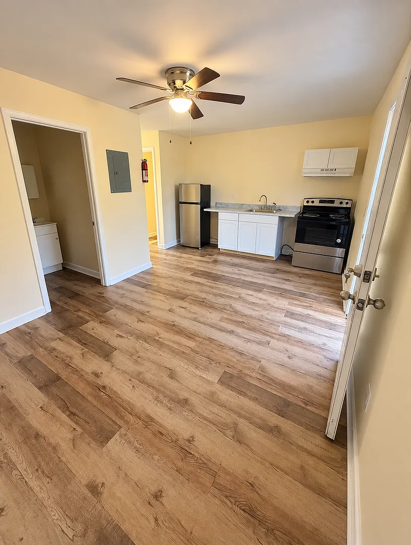 403 Vienna St — Photo 3