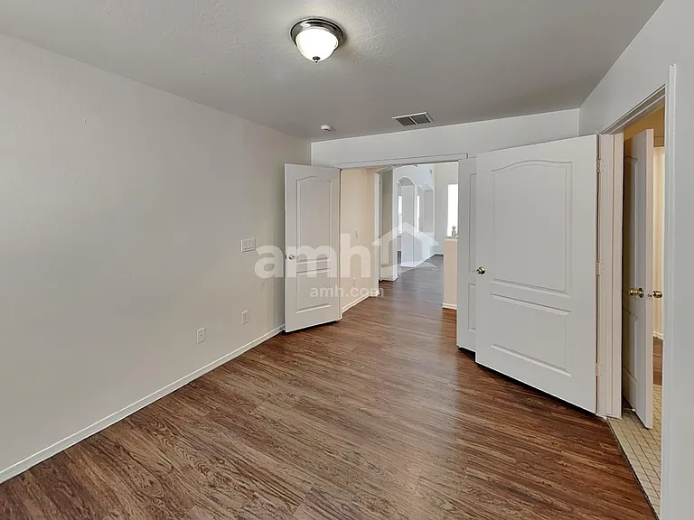 2919 S 71st Dr — Photo 13