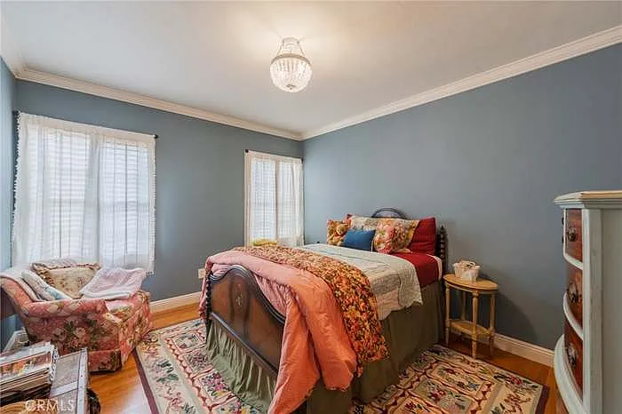 331 N Pine St — Photo 2