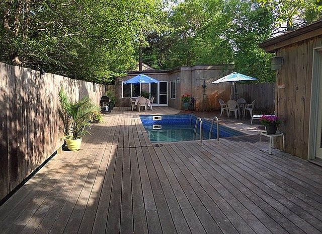Swim, sun, eat, entertain
