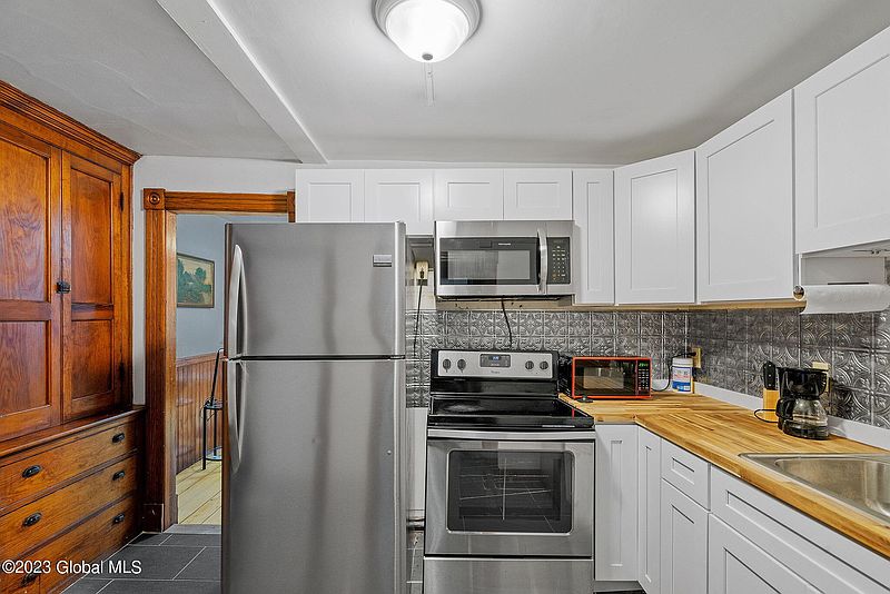 4th image of 225 N Pearl Street