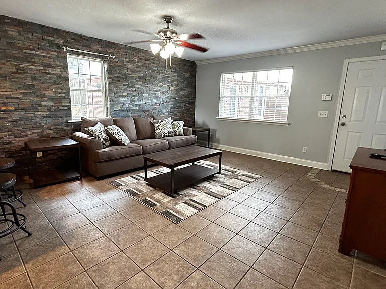 1897 W Stone St #3 — Photo 3