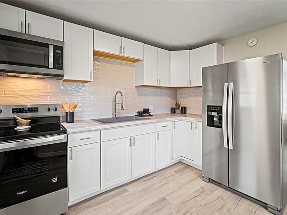4th image of 1706 Park Dr