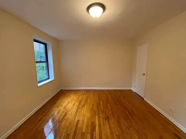 140-18 Burden Crescent image 5 of 8