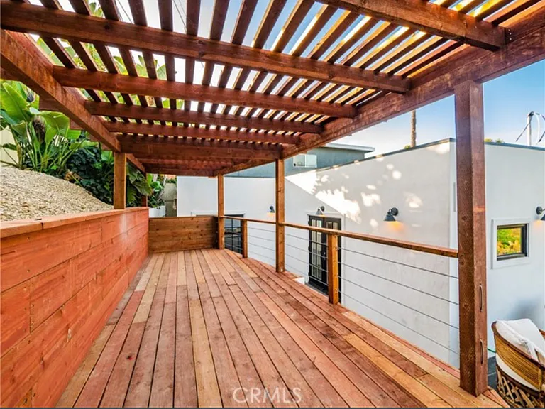 1060 W 6th St — Photo 13