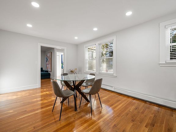 4th image of 65-67 Saint James Cir