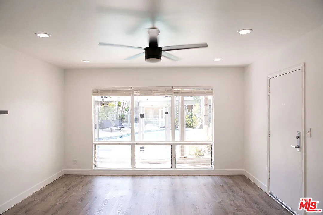 1145 Larrabee St — Photo 3