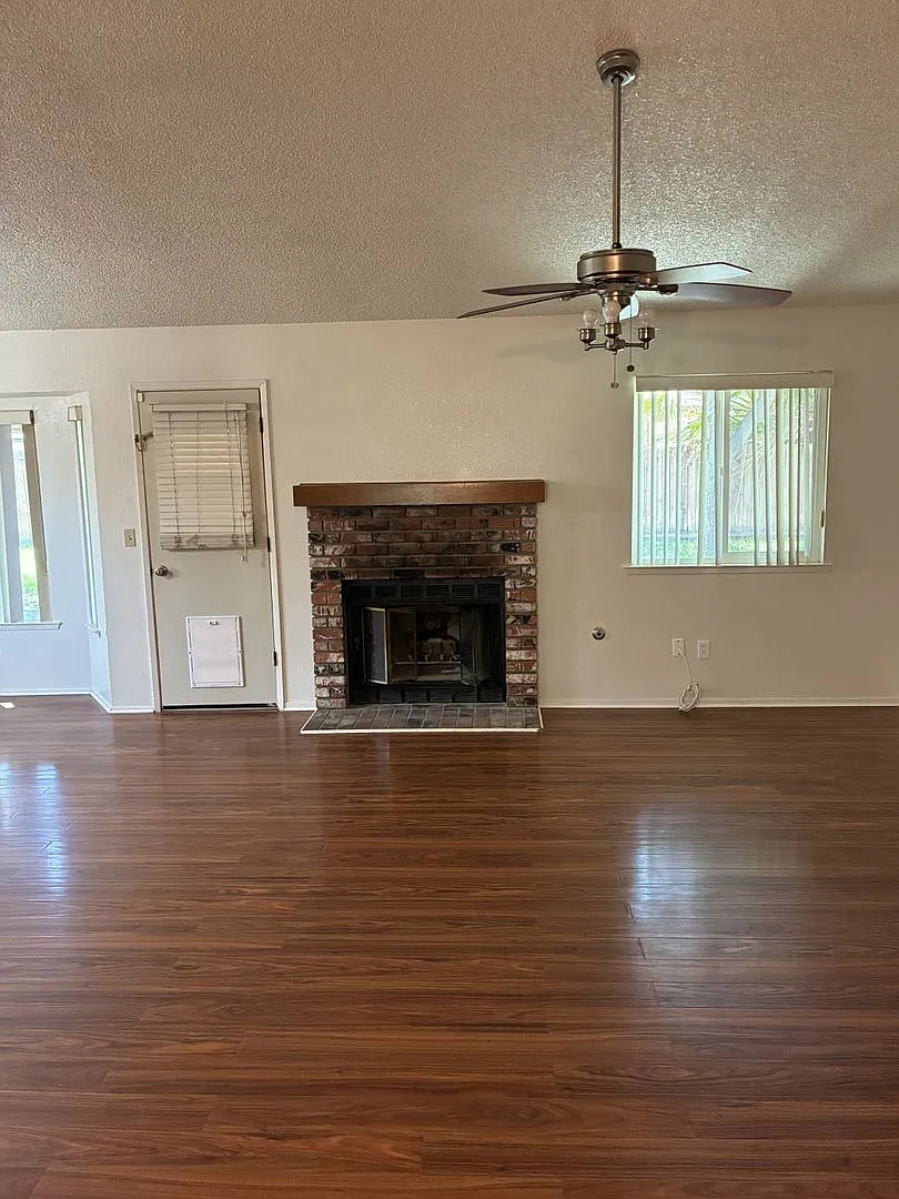 3 Bedroom 2 Bath Home — Photo 3