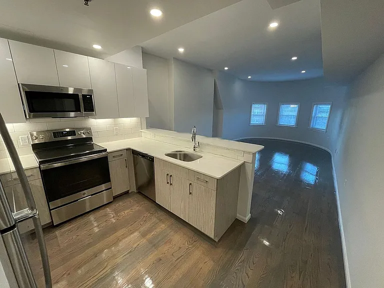 1404 Beacon St #301 — Photo 4