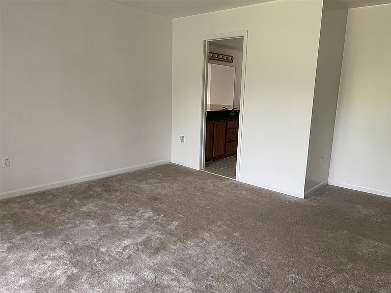 6330 Odessa Dr — Photo 29