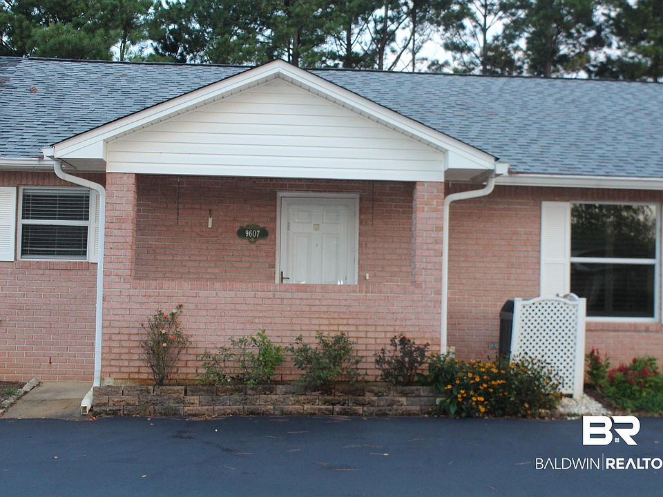 1st image of 9607 Villas Dr