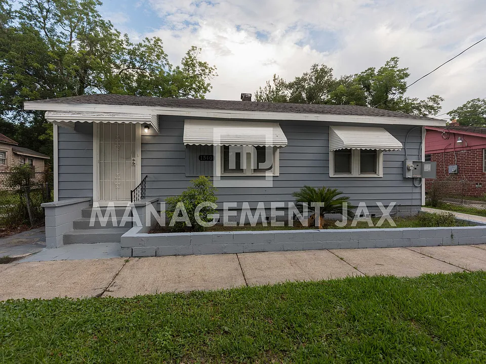 1560 W 17th St