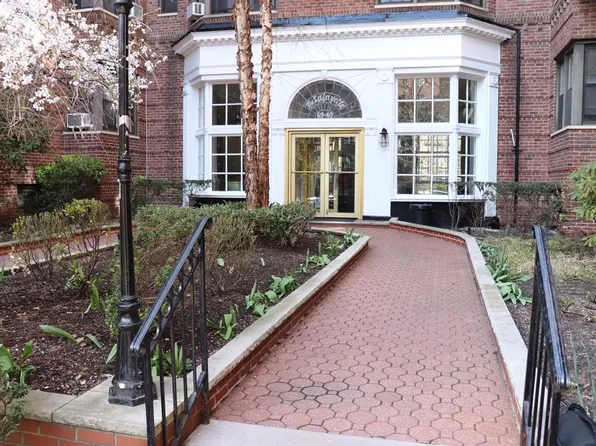 69-40 Yellowstone Boulevard #207, Forest Hills, NY 11375