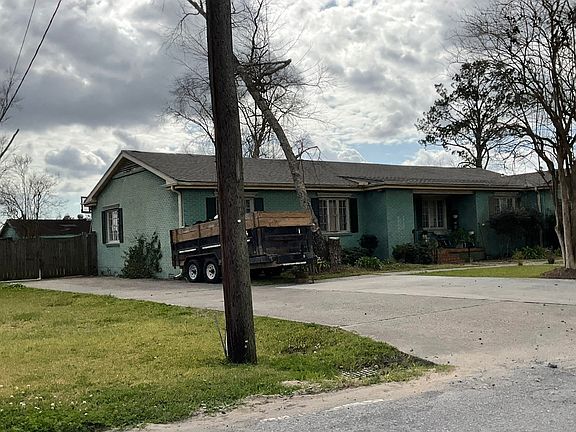 3rd image of 142 Pecan St