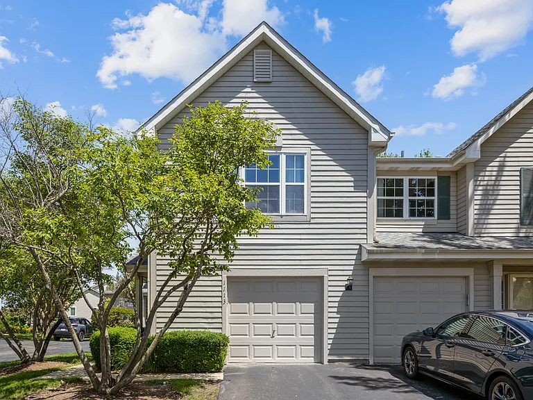 1113 Orleans Dr — Photo 2