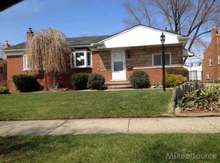 8283 Darlene St, Warren, MI 48093