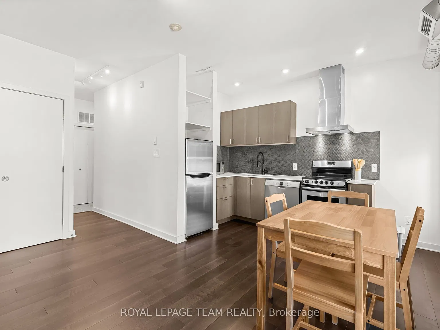 1 bed, $1,800 — Photo 3
