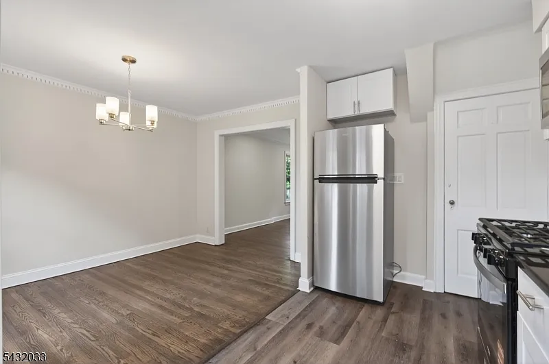 2 bed, 1.0 bath, $3,200 — Photo 4