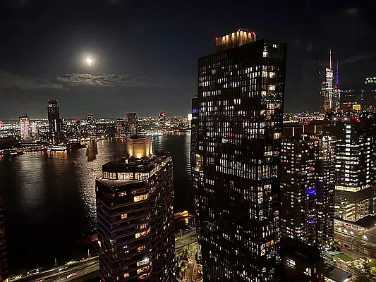 Rented by R New York | media 24