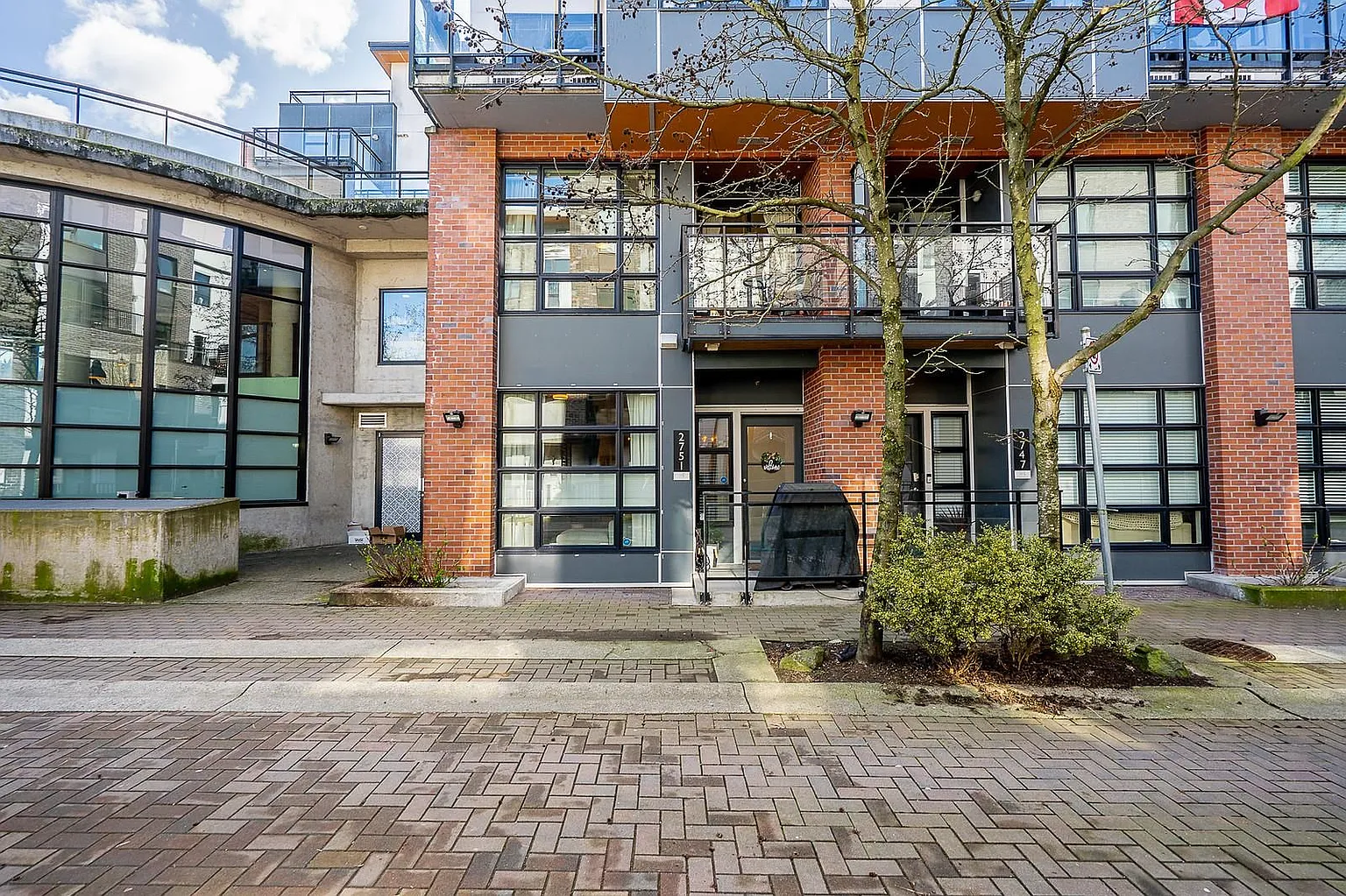 2751 Spring St photo 1