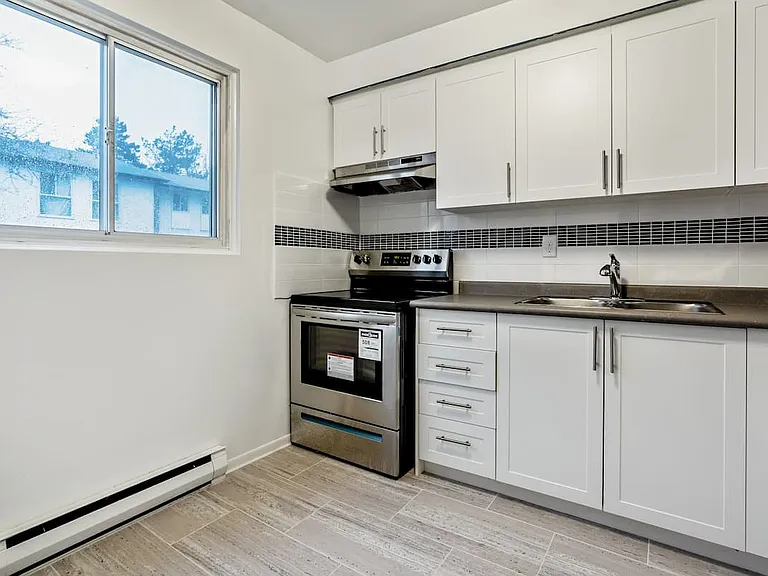 85 Henderson Ave — Photo 4