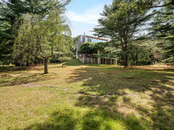 187 Middle Hwy, East Hampton, NY 11937