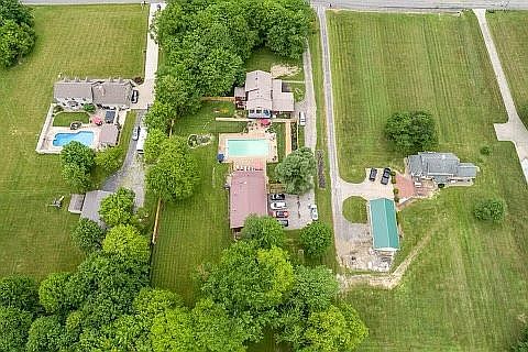 Aerial view (middle property