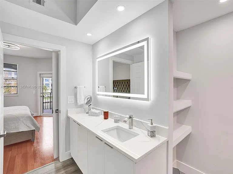 3245 NE 184th St #13305 — Photo 16