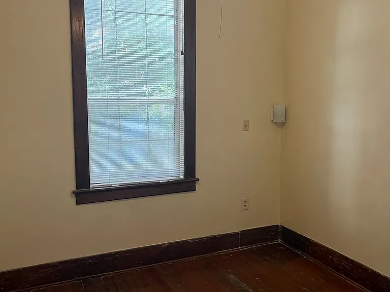 303 W 37th St #B — Photo 3