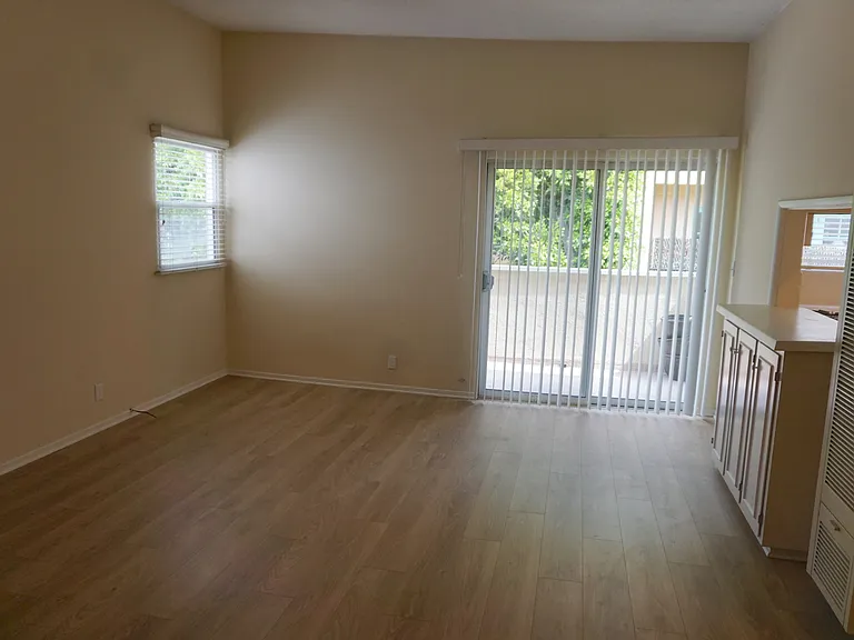 11628 Mayfield Ave #11 — Photo 2