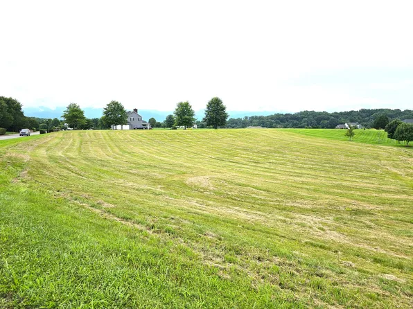 2 Plantation Dr, Greeneville, TN 37745