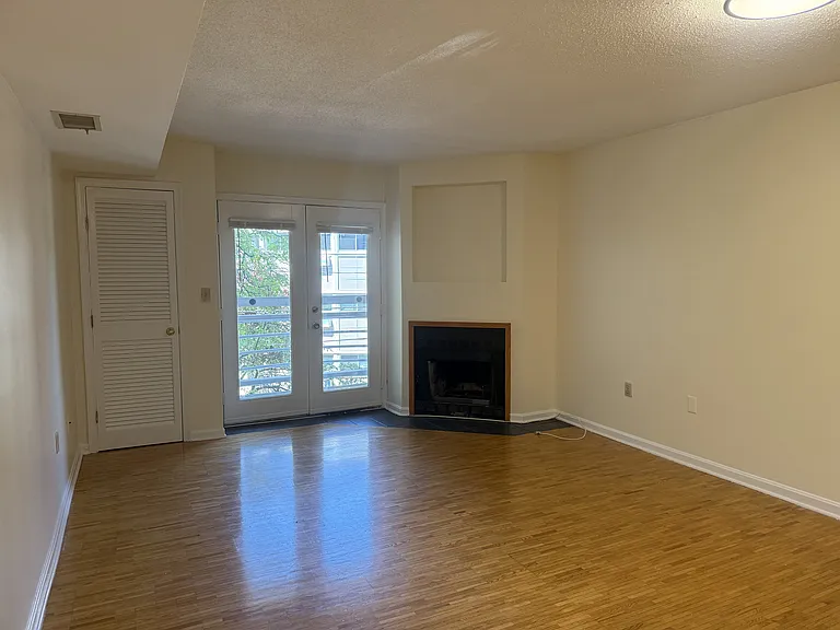 369 Franklin St #24 — Photo 1