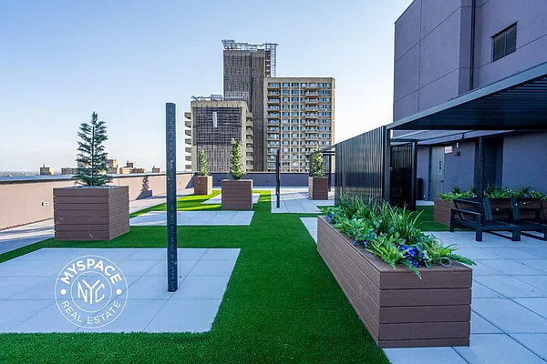 Rented by Carroll Development Leasing LLC | media 25